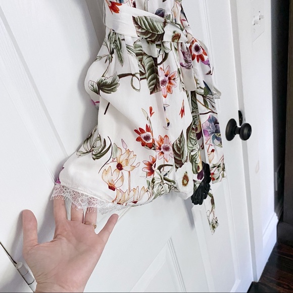 LULU’S Sprout and About White Floral Print Wrap Romper Sz Small - Picture 6 of 11